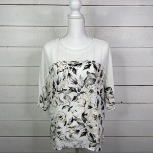 RO & DE Anthropologie White Gray‎ Floral High Low Short Sleeve Blouse Top Size M